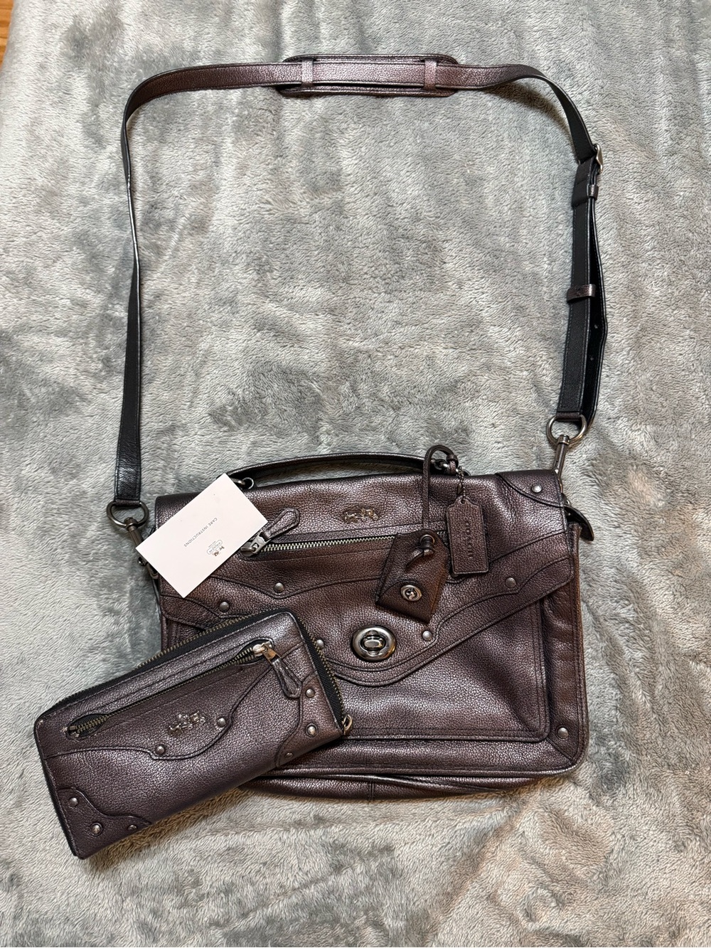 RARE!!Coach metallic plum Pebbled Leather Messenger Bag with Matching Zip Wallet